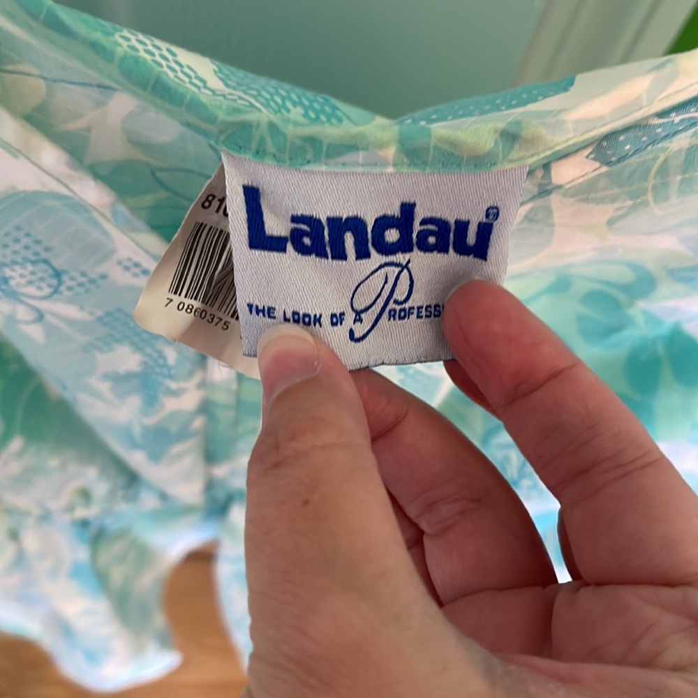 Scrub top! - Picture 3 of 5